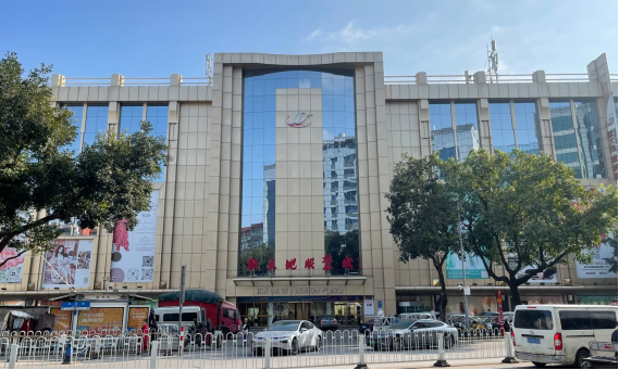 Sweater and knitwear Wholesale Market-XinDaDi Fashion Plaza